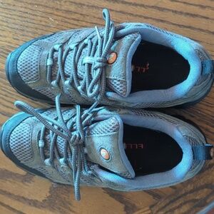 Excellent condition, Merrill WATERPROOF hiking shoes, worn twice. Women's 7